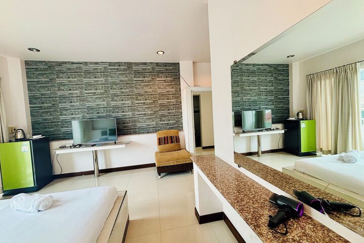 Room 4 of 68