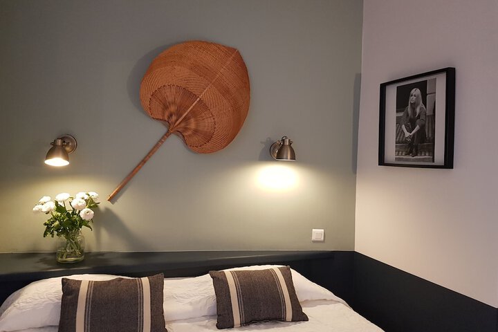 Room 6 of 32