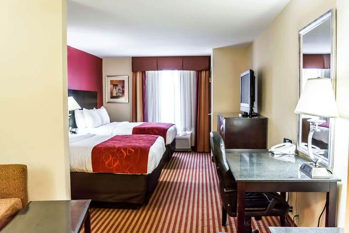 1 King Bed Suite (3 of 9)