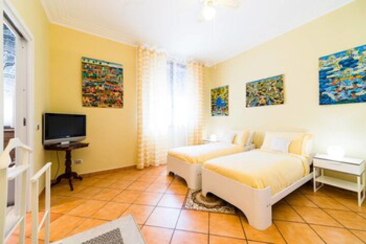 Room 6 of 34