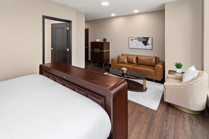 1 California King Bed Accessible Studio Suite Roll in Shower (8 of 20)