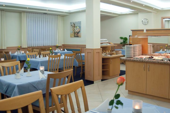 Dining 25 of 33
