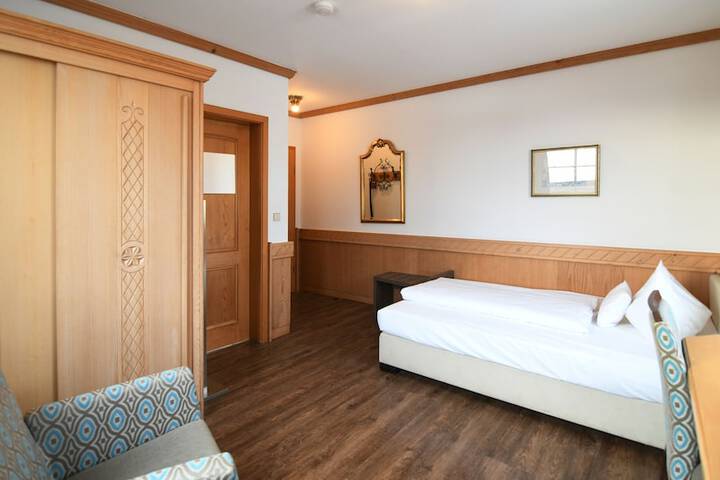 Room 5 of 42