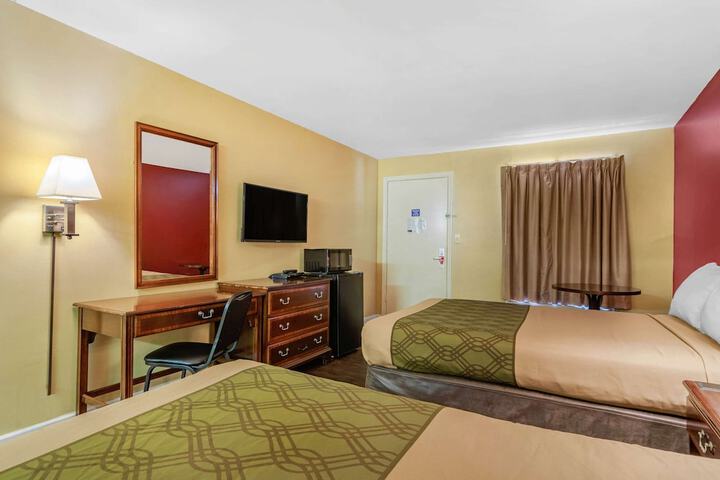 2 Double Beds (4 of 14)
