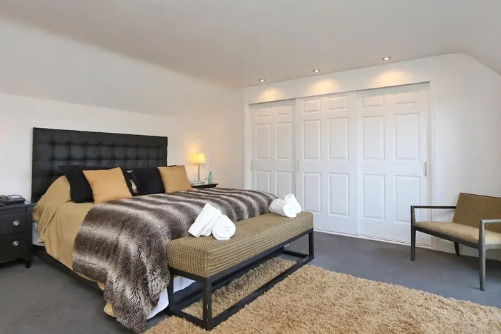 Room 2 of 19