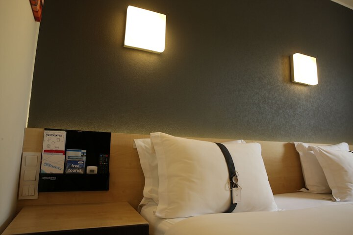 Room 12 of 60