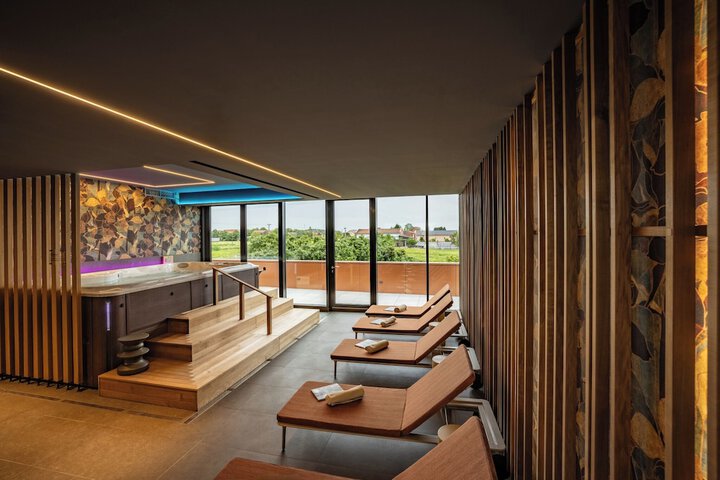 Spa 21 of 44