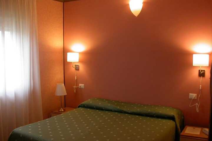 Room 18 of 65