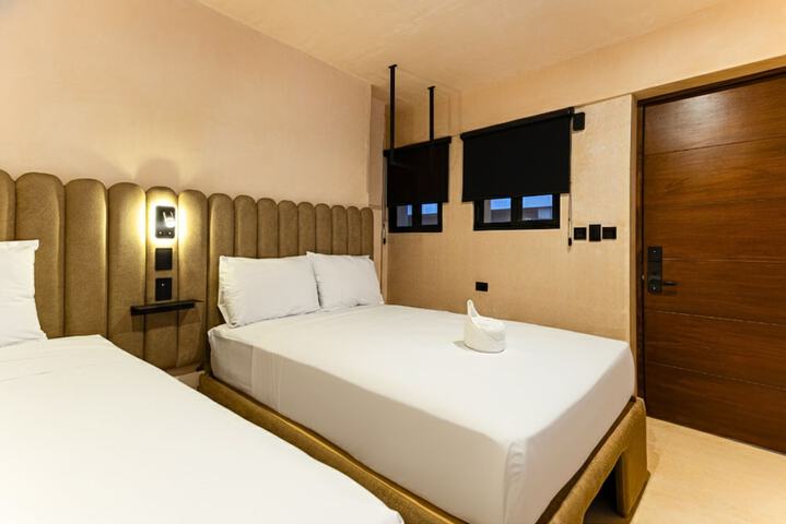 Room 16 of 28