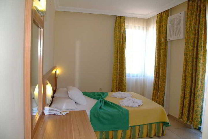 Room 8 of 10