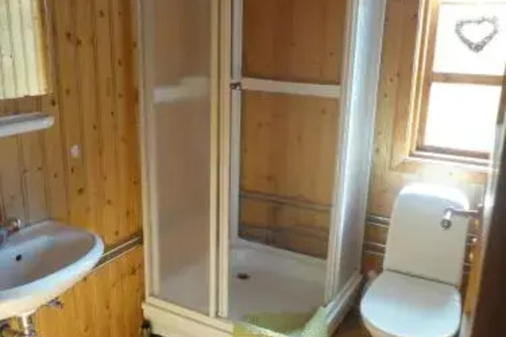 Room 5 of 10