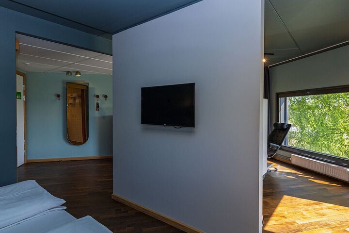 Room 8 of 40