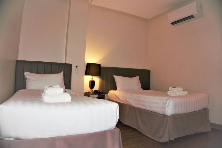 Room 33 of 70