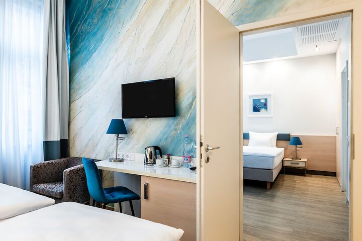 Room 7 of 80