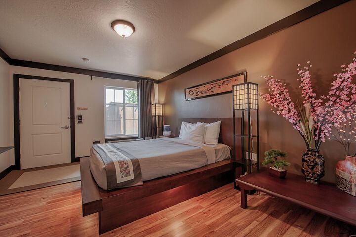 Room 4 of 16