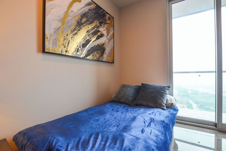 Room 106 of 233