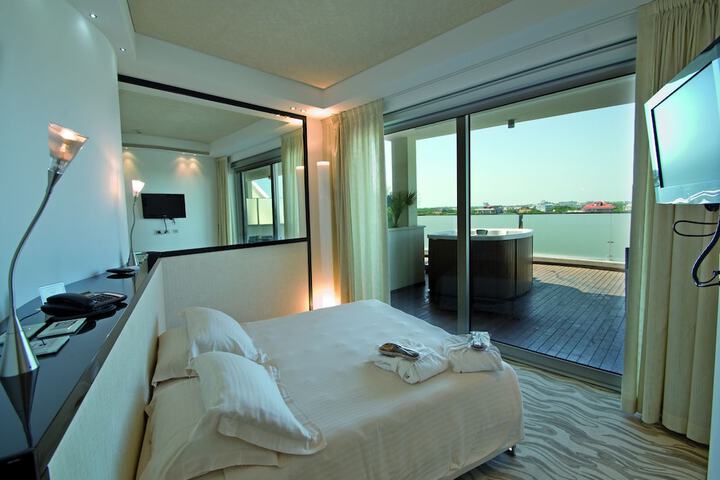 Room 16 of 82