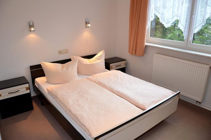 Room 8 of 33