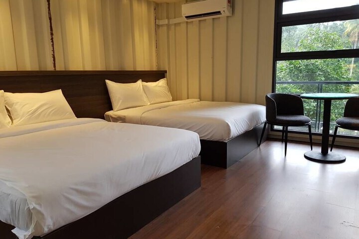 Room 13 of 73