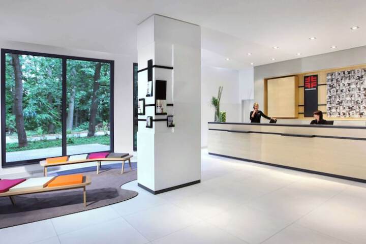 Guest Lobby