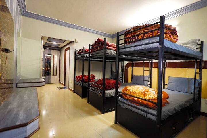 Room 12 of 19