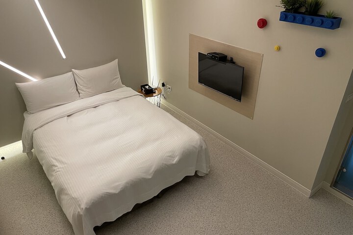 Room 34 of 82