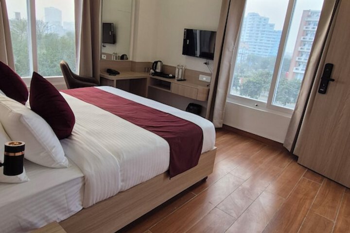 Room 12 of 36