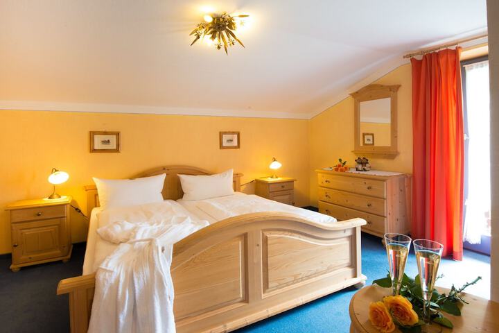 Room 8 of 92