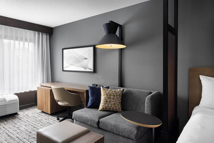 Room 14 of 28