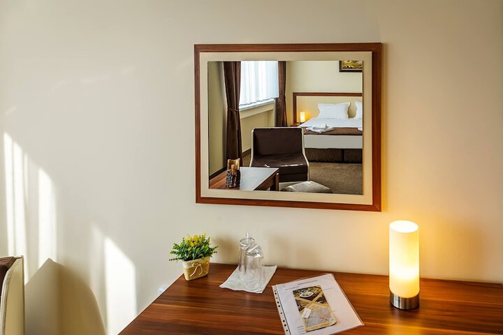 Room 17 of 46