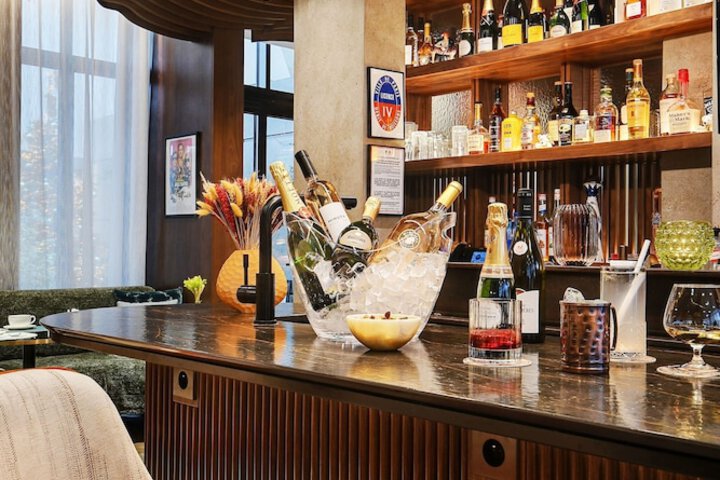 Lounge 63 of 75