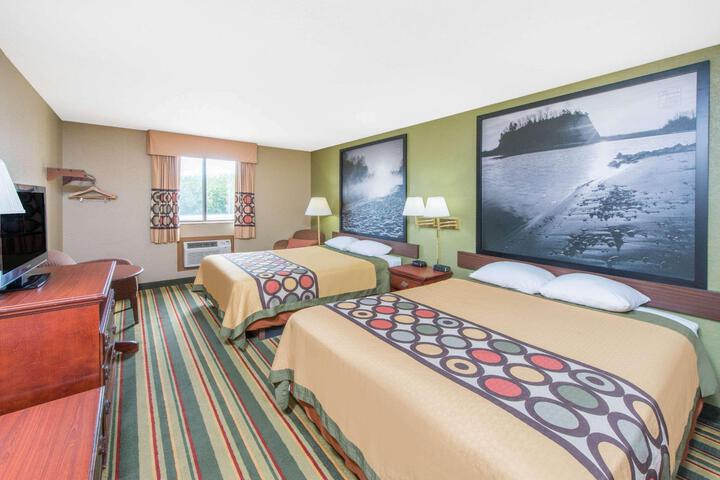 1 King Bed (2 of 12)