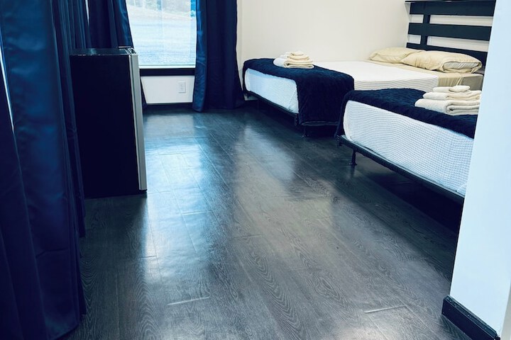 Room 11 of 16