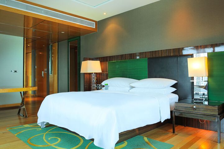Room 15 of 122