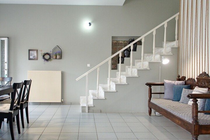 Room 9 of 33