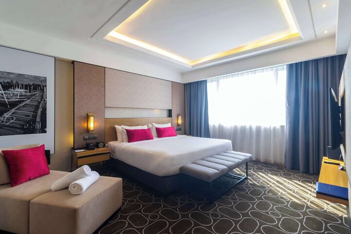 Room 9 of 52