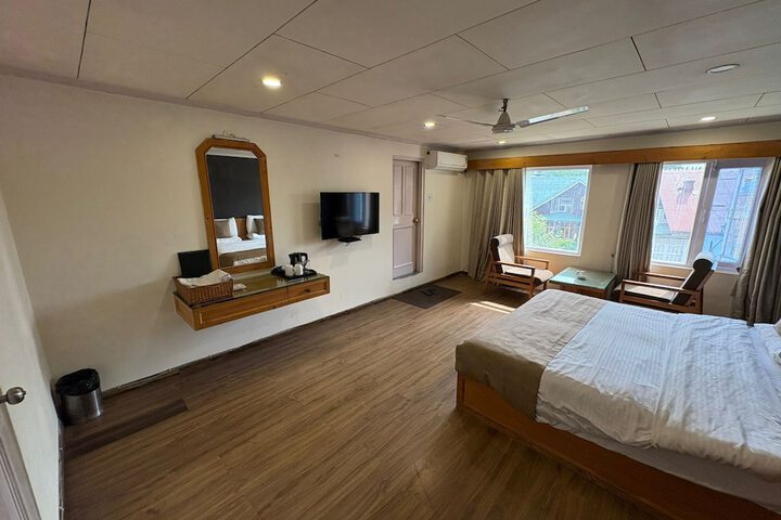 Room 10 of 17
