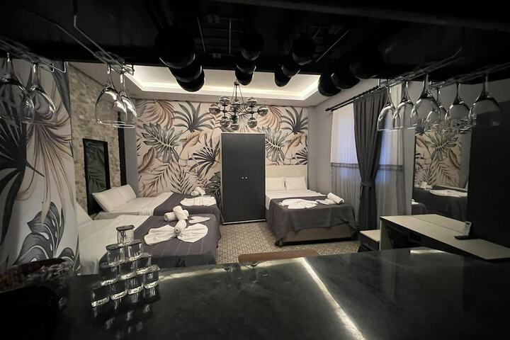 Room 5 of 14