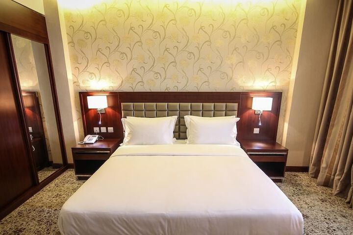 Room 11 of 37