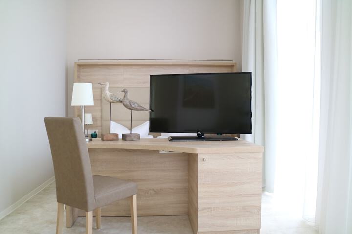 Room 12 of 42