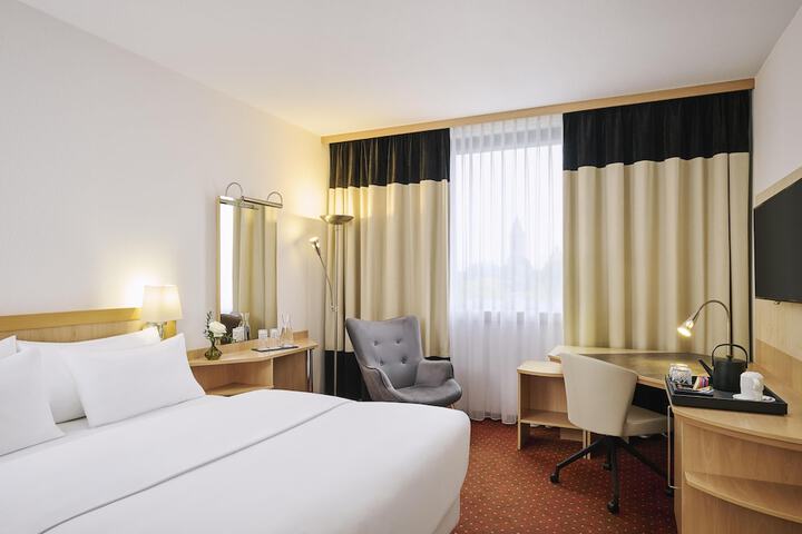 Room 3 of 33
