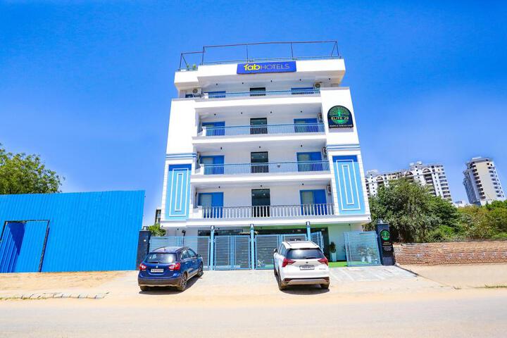 FabHotel Golf Elite