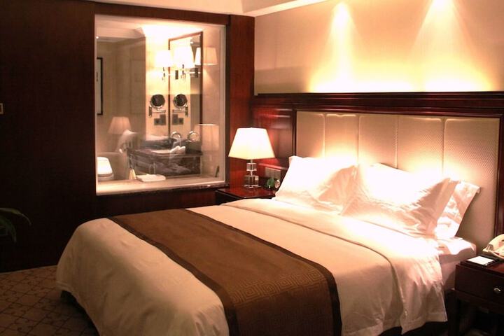 Room 12 of 36