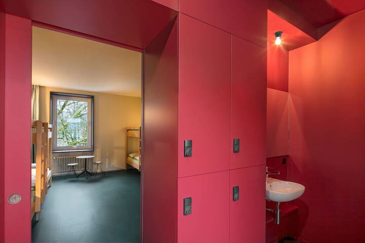 Room 12 of 41