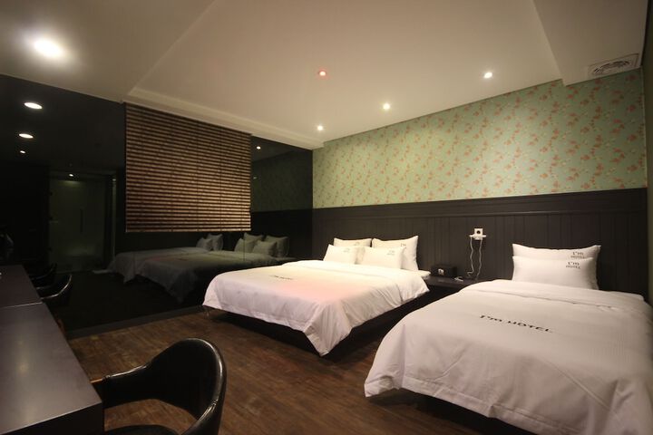 Room 7 of 48