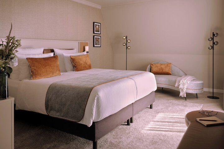 Room 28 of 77