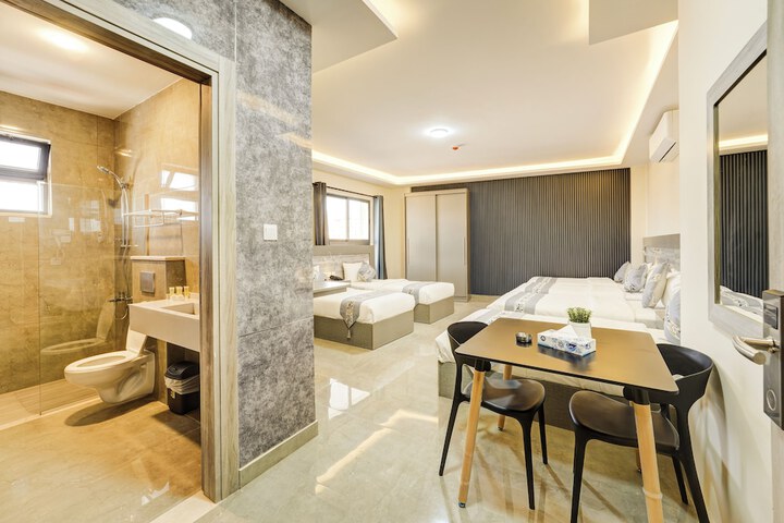 Room 27 of 34