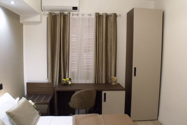 Room 10 of 30