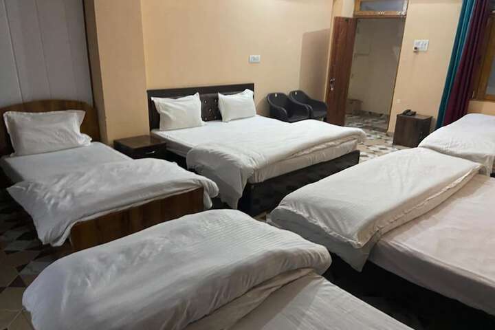 Room 21 of 38