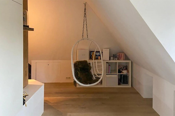 Room 10 of 14